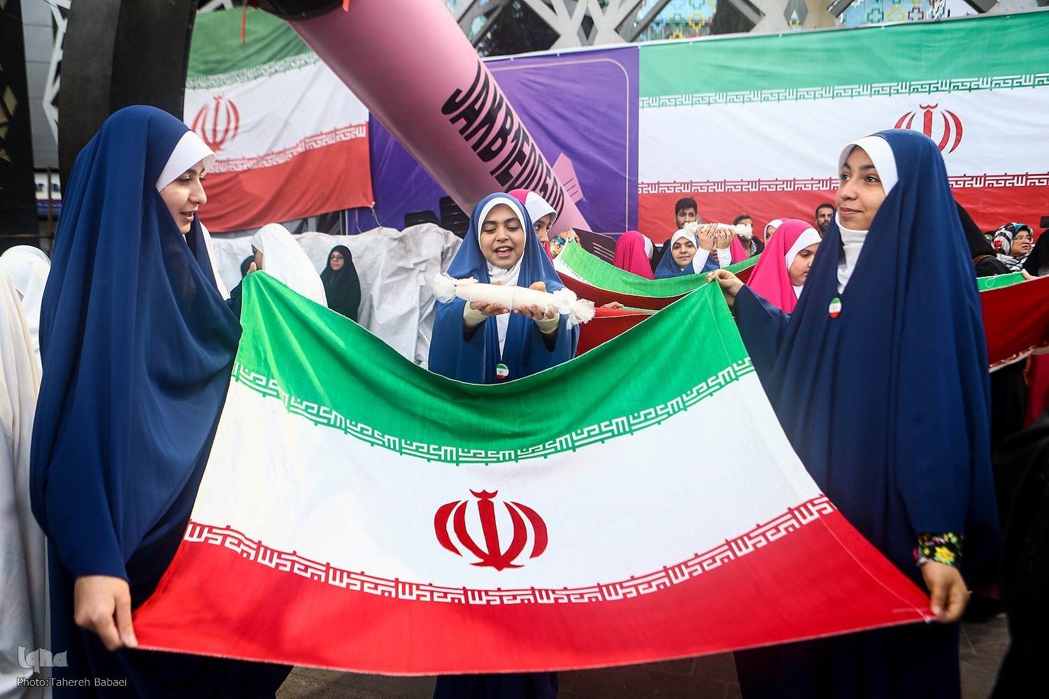 شروع زندگی را زیر سایه بیرق ایران!