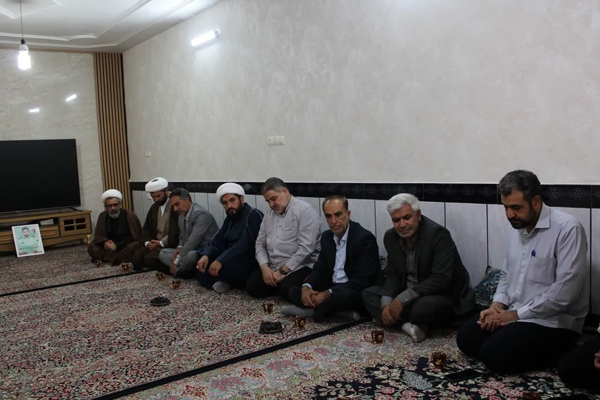 دیدار مسئولان دانشگاه فرهنگیان لرستان با خانواده شهید حسین قبادی الواری دیدار مسئولان دانشگاه فرهنگیان لرستان با خانواده شهید حسین قبادی الواری