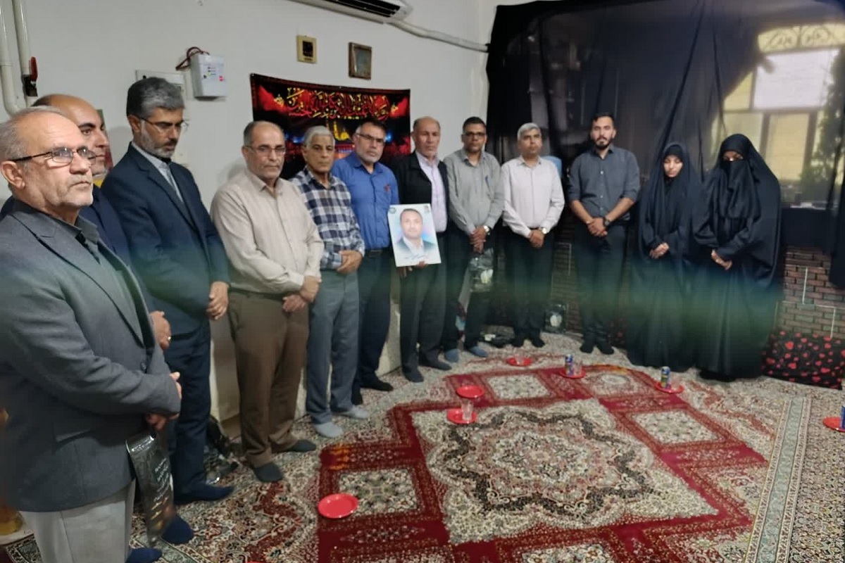 دیدار جامعه قرآنی بوشهر با خانواده شهید «یوسف سبحانی‌نسب»