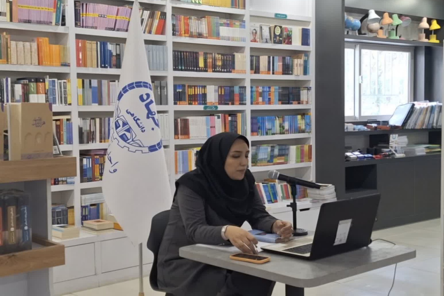 چهارمین نشست زیستن در زمانه‌ی پرهیاهو در جهاد دانشگاهی واحد اصفهان