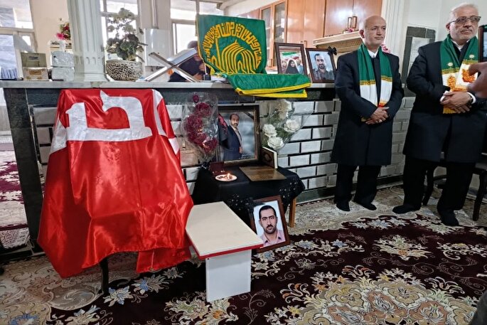 عکس | دیدار کاروان «زیر سایه خورشید» با خانواده‌ شهدای جنگ رمضان