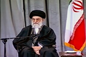 فیلم | لحظاتی از حضور رهبر شهید در صداوسیما