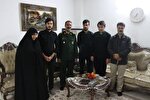 دیدار فرمانده سپاه روح‌الله استان مرکزی با خانواده شهیدان «امیدواری و حسیبی قاسم‌آبادی»