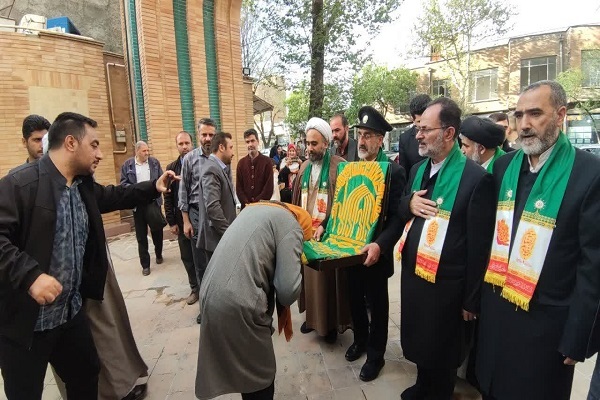 کاروان زیر سایه خورشید