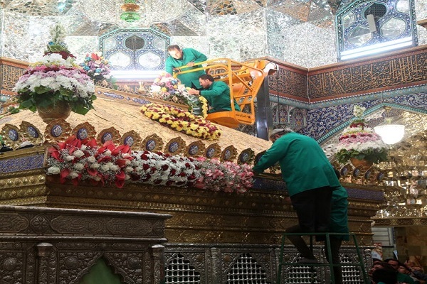 گل آرایی حرم بانوی کرامت
