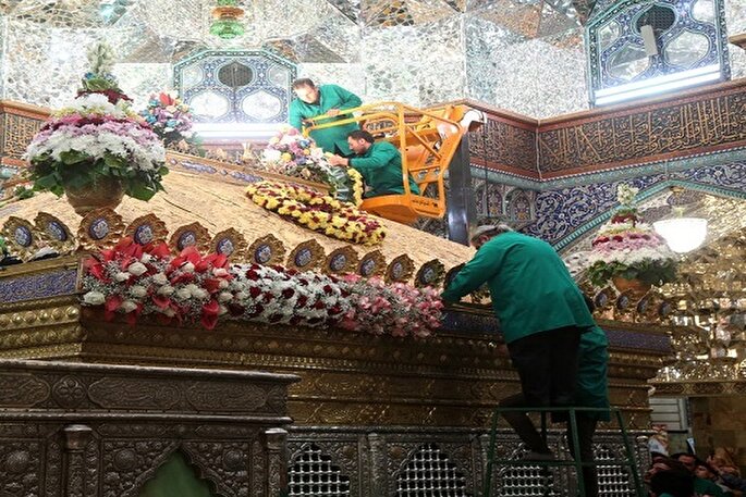 ضریح مطهر حضرت معصومه(س) گل‌‌آرایی شد