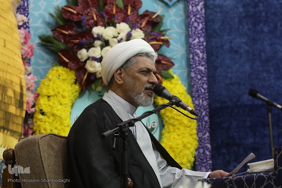 شیعه، تسلیم امر امام است
