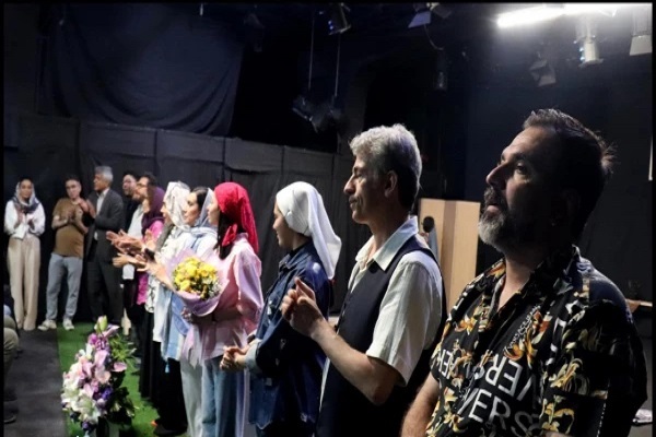 نمایش «وی‌لا» برای آسیب‌دیدگان جنگ به روی صحنه رفت