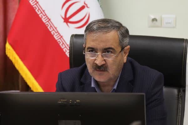 رستم قنبری مدیرکل تعاون، کار و رفاه اجتماعی چهارمحال و بختیاری در نشست با خبرنگاران