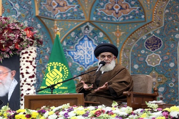 تبیین جایگاه ائمه(ع) به‌عنوان واسطه فیض الهی