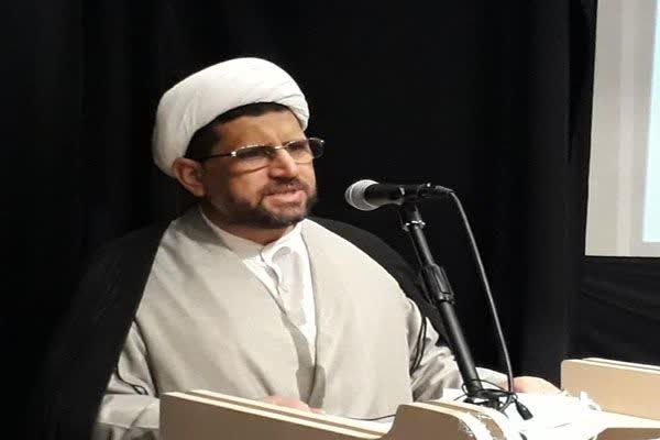 حجت‌الاسلام والمسلمین روح‌الدین دریکوند، رئیس شورای هیئت‌های مذهبی لرستان