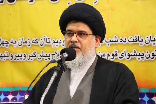 تقوا راه برون‌رفت از بن‌بست‌ها را به انسان نشان می‌دهد