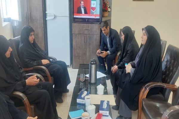 دیدار مدیرکل امور بانوان استانداری لرستان با مدیرکل کمیته امداد
