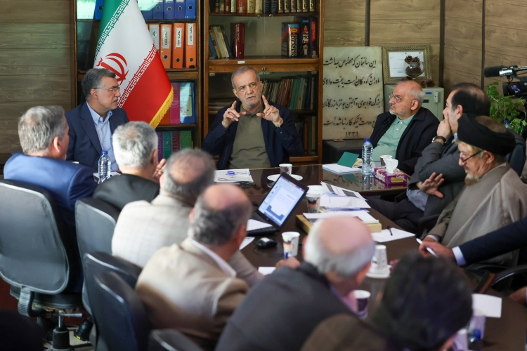 بازدید پزشکیان از شبکه بهداشت شرق تهران