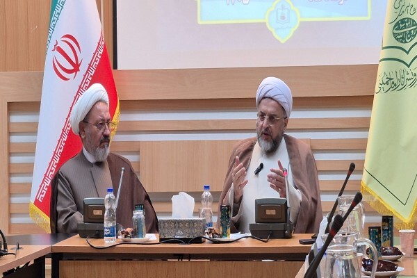 تقدس‌سازی و تحجر، دو تهدید جدی برای نظام از منظر امام خمینی(ره)