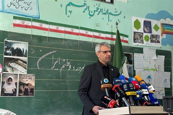 هنوز آمادهنیست///// اسماعیل بقائی و کالبدشکافی جمود ذهنی ترامپ با کتاب «تاریخ بی‌خردی»