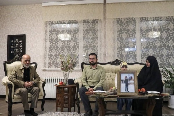 دیدار فرمانده قرارگاه مرکزی خاتم‌الانبیا با خانواده شهید دره باغی