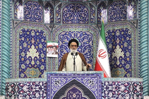 هر اقدام خودسرانه بدون فرمان ولایت، تعدی از حدود الهی است
