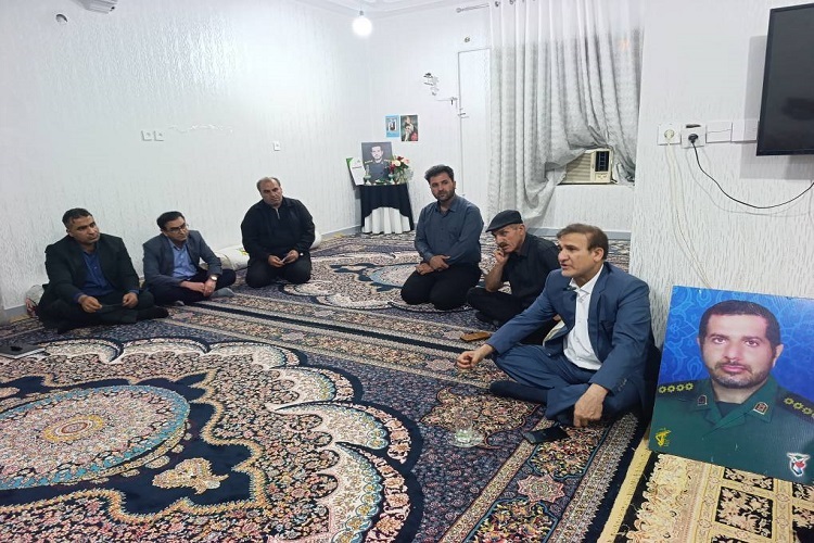 دیدار مسئولان صدا و سیما با خانواده شهدا دیدار مسئولان صدا و سیما با خانواده شهدا