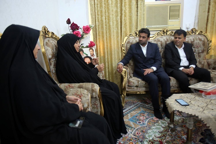 دیدار مدیرکل فرهنگ و ارشاد اسلامی فارس با خانواده شهدای جنگ رمضان، لامرد