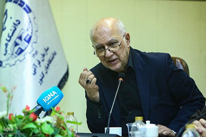 قاریان، حلقه‌های زنجیره حفظ قرآن از صدر اسلام تا امروز