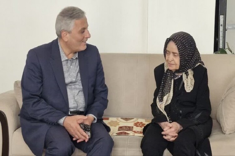 خانواده شهید، مدیرکل بنیاد شهید آذربایجان‌شرقی