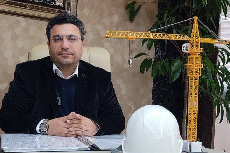 یونس رمضان‌زاده، یک کارشناس ارشد صنعت ساختمان و انبوه‌ساز