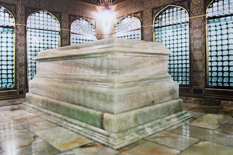 سنگ مزار امام رضا(ع)