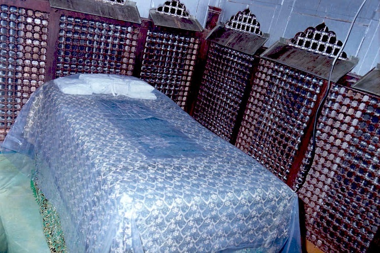 سنگ مزار امام رضا(ع)
