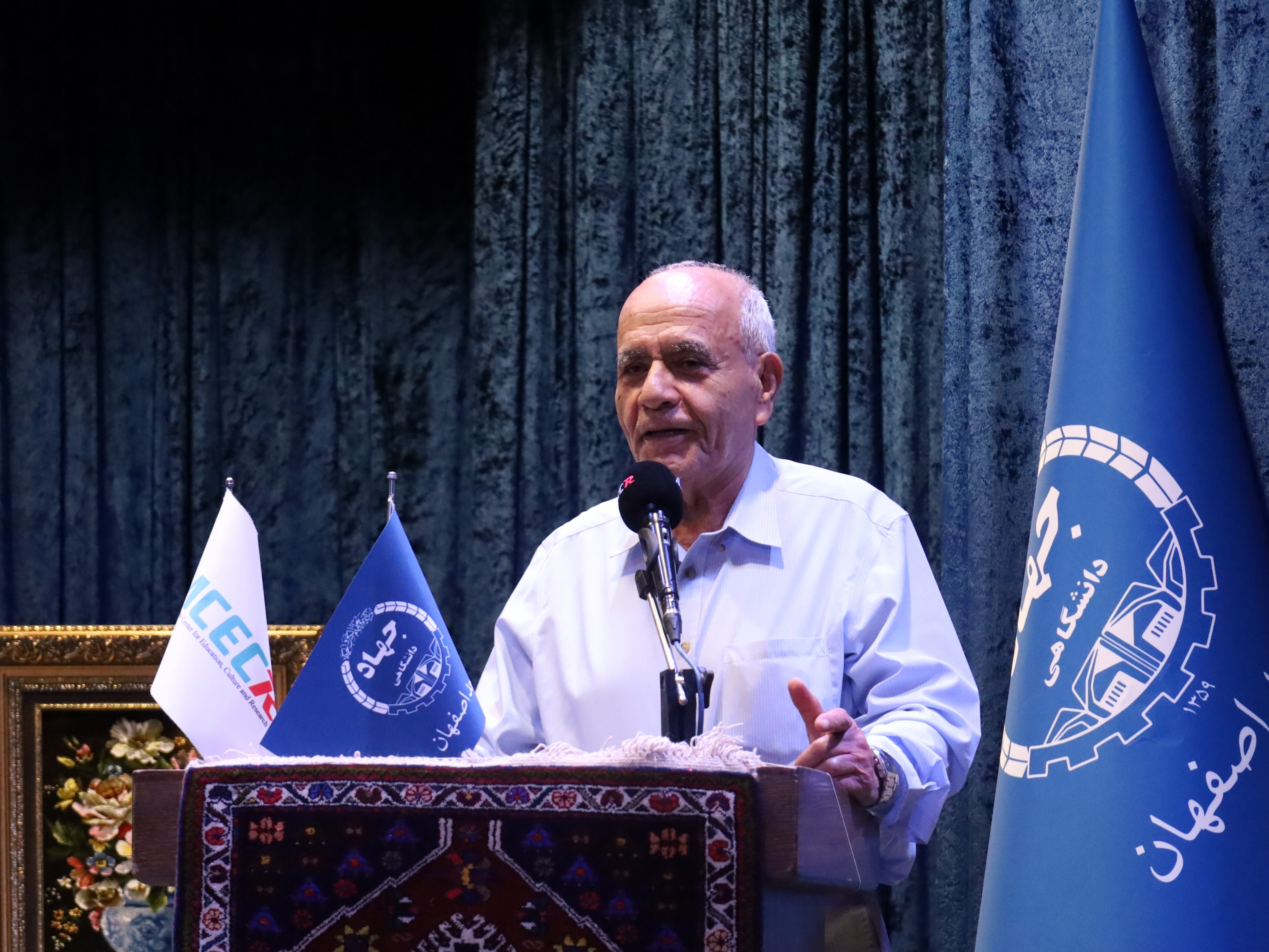 منصور حافظ پرست، نماینده اتحادیههای صنایع دستی استان اصفهان منصور حافظ پرست، نماینده اتحادیههای صنایع دستی استان اصفهان