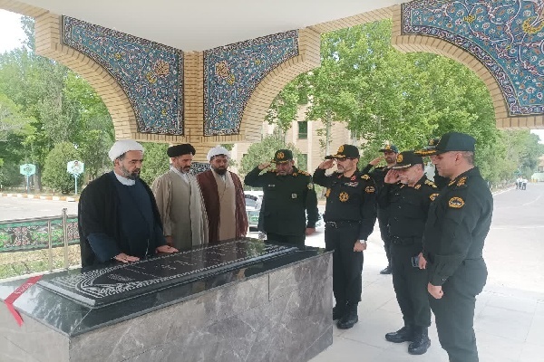 شهدا آغازگران راه مقاومت هستند