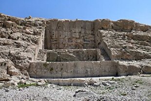 ایوان تاریخی قدمگاه؛ در انتظار نجات از فرسایش و تخریب