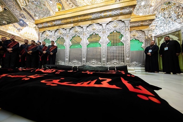 پرده ضريح مطهر امام حسین (ع) تعویض شد + عکس