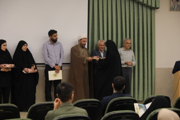 مراسم تقدیر از کانون‌های ادبی دانشجویی استان قم برگزار شد
