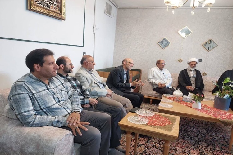 دیدار قرآنی‌های البرز با خانواده زنده یاد استاد «علی یحیایی»