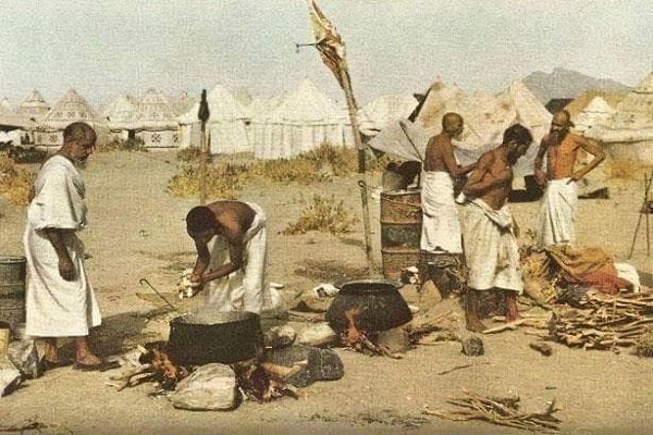 منا