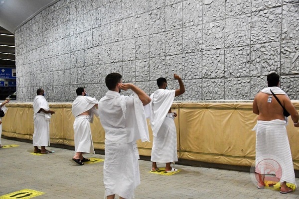منا