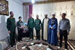 دیدار فرمانده سپاه روح‌الله استان مرکزی با خانواده‌های شهدای جنگ رمضان