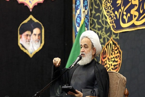 دعای عرفه ملت مجاهد، دشمنان را به نابودی می‌کشاند