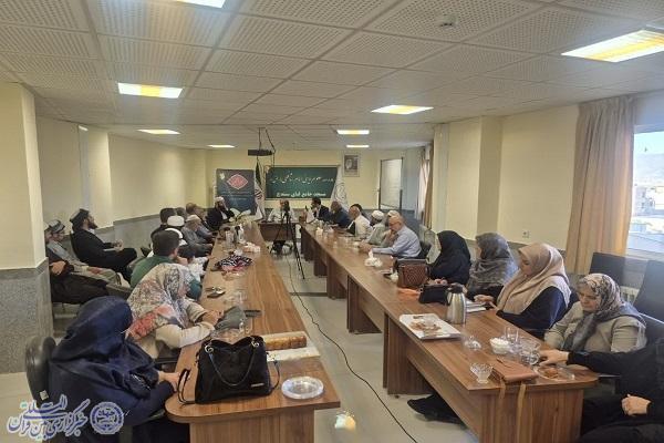 تجلیل از استاد حیدر الماسی در مراسم «ظهر دلنشین» تجلیل از استاد حیدر الماسی در مراسم «ظهر دلنشین»