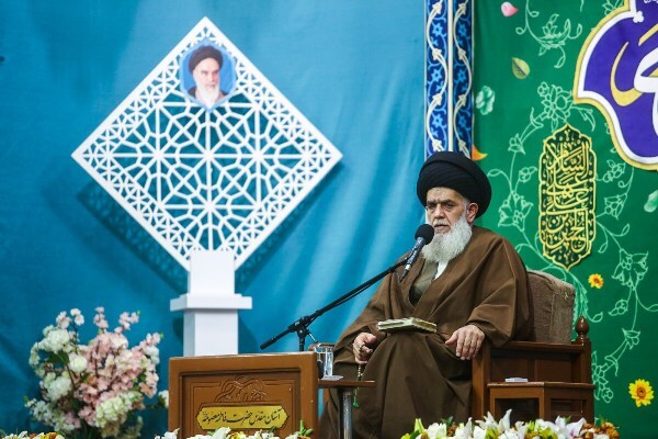 شیطان نداشته‌های ما را بزرگ جلوه می‌دهد