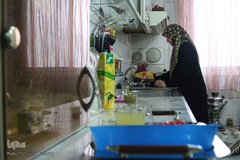 اماده کردن داروهای حاج اقا لچیانی