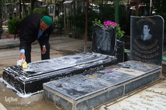 غبار روبی قبور شهیدان مدافع حرم