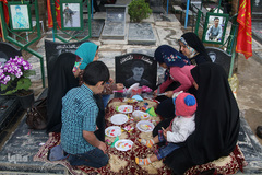 آخرین پنجشنبه سال در کنار شهیدان مدافع حرم