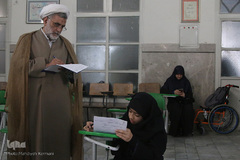 بازدید حجت الاسلام والمسلمین حشمتی از آزمون درس هایی از قرآن