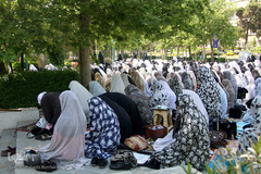 حضور اقشار مختلف بانوان در نمازروز جمعه