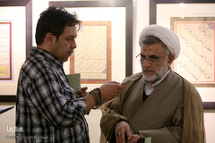  بازدیدحجت الاسلام حشمتی از نمایشگاه خوشنویسی آیات قرآنی مهناز قربانپور