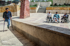 آقای تاتار در حال ورود به محل کار