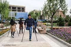 بعد از اتمام کار و رفتن به سوی سرویس و سوار شدن