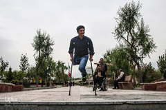 بعد از اتمام کار و رفتن به سوی سرویس و سوار شدن